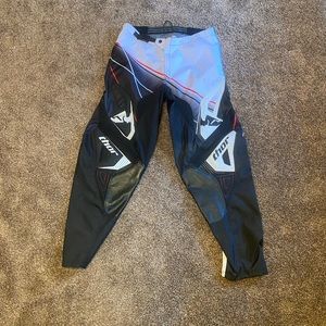 Thor Men’s size 34 motocross pants.